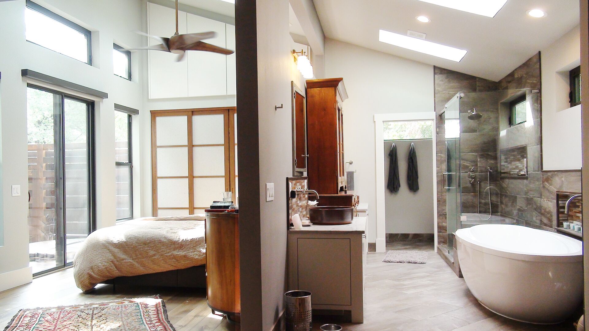  Walk to SoCo & downtown Austin!  FirePit,HotTub, WiFi