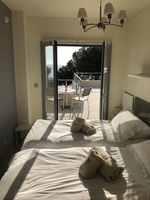 6 bedrooms, iron/ironing board, WiFi, bed sheets