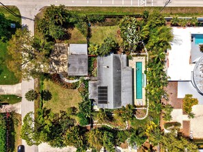 Exterior - Mid-Century Modern W/Private Lap Pool In secluded Garden and art studio (Sarasota)