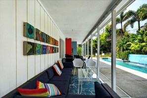 Outdoor dining - Mid-Century Modern W/Private Lap Pool In secluded Garden and art studio (Sarasota)
