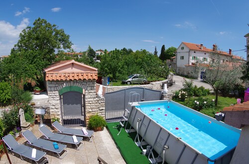 Countryside Holiday Apartment In Village Peresiji