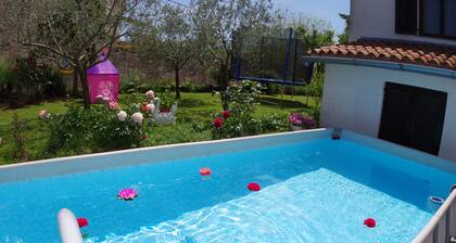 Countryside Holiday Apartment In Village Peresiji