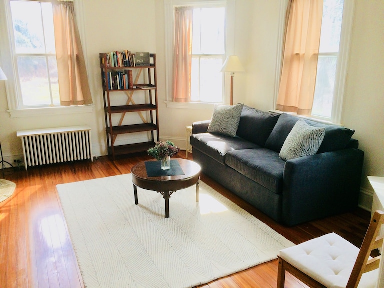 Comfortable Living In Casual 100 Yr Old Home, 10 Min Walk To Stonington Village - Watch Hill Beach, Westerly