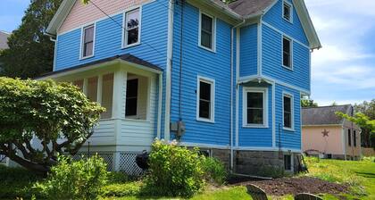 Comfortable Living in Casual 100 yr old Home, 10 min walk to Stonington Village