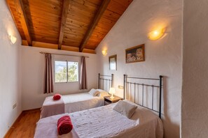 3 bedrooms, in-room safe, iron/ironing board, free WiFi