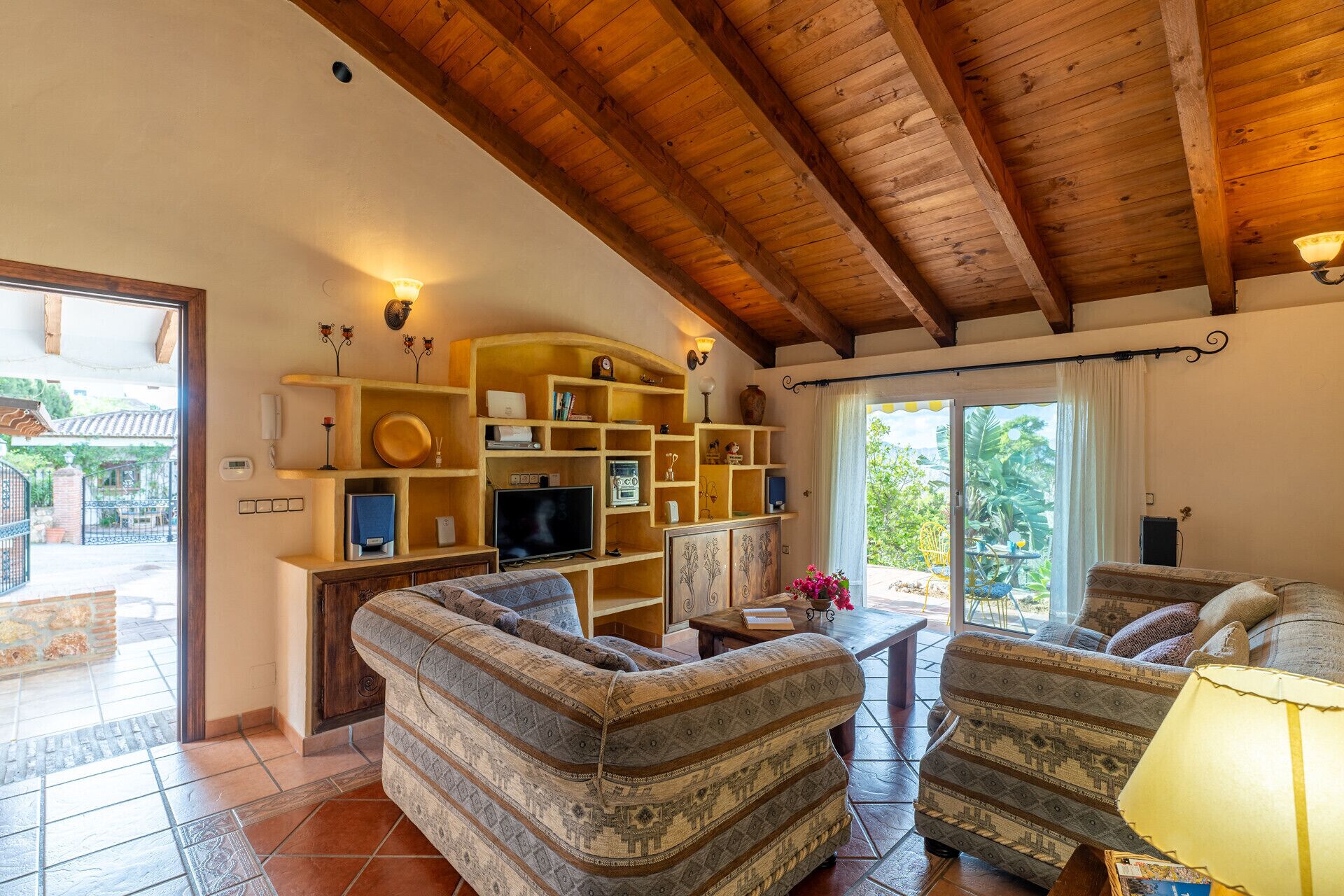 Una televisión, un reproductor de DVD