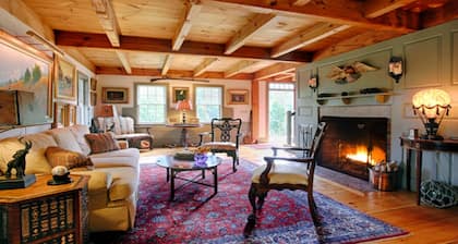 Vermont Cottage âą Sleeps Five âą Spectacular Mountain Views âą Bed and Breakfast
