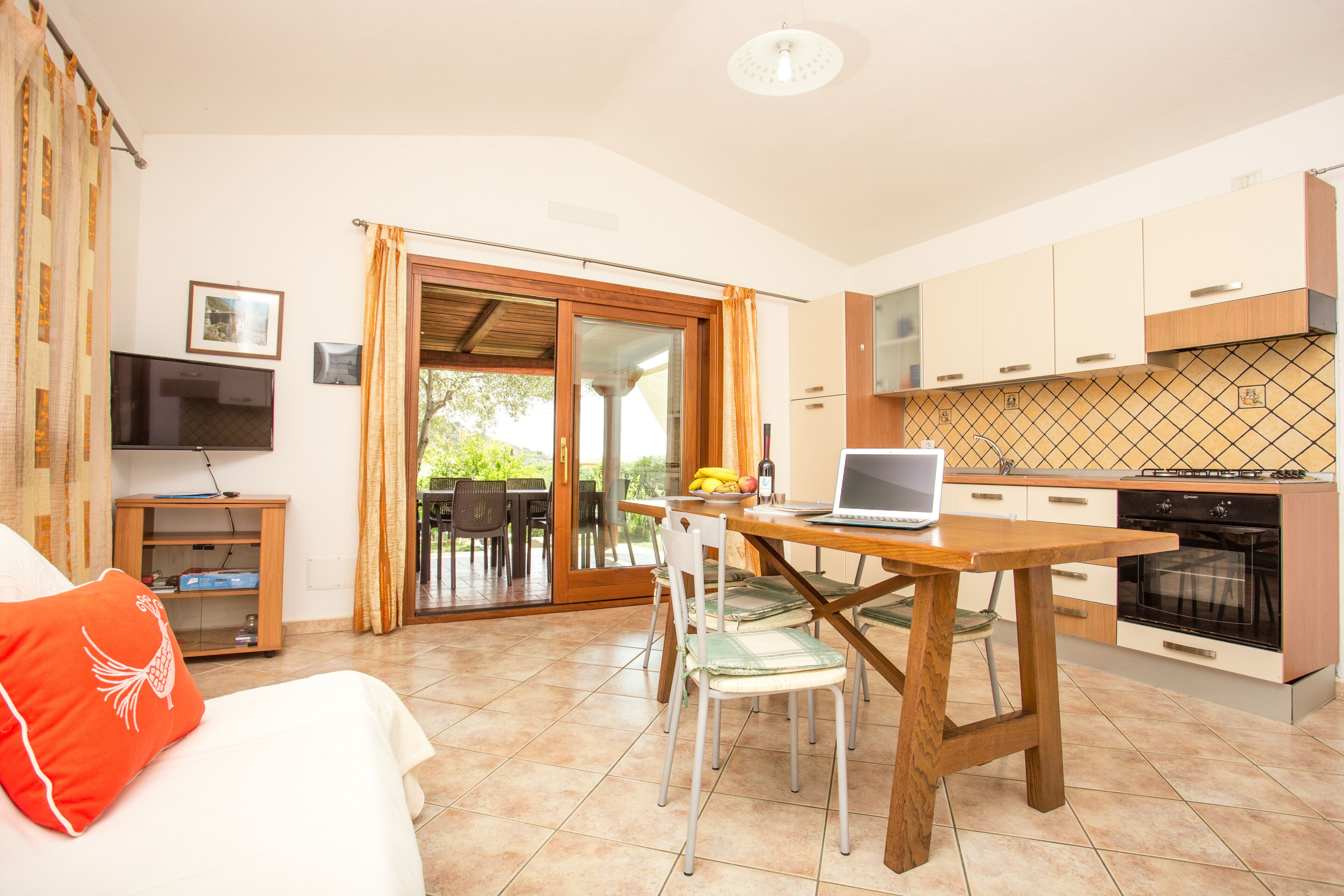 Semi-detached house surrounded by a charming garden