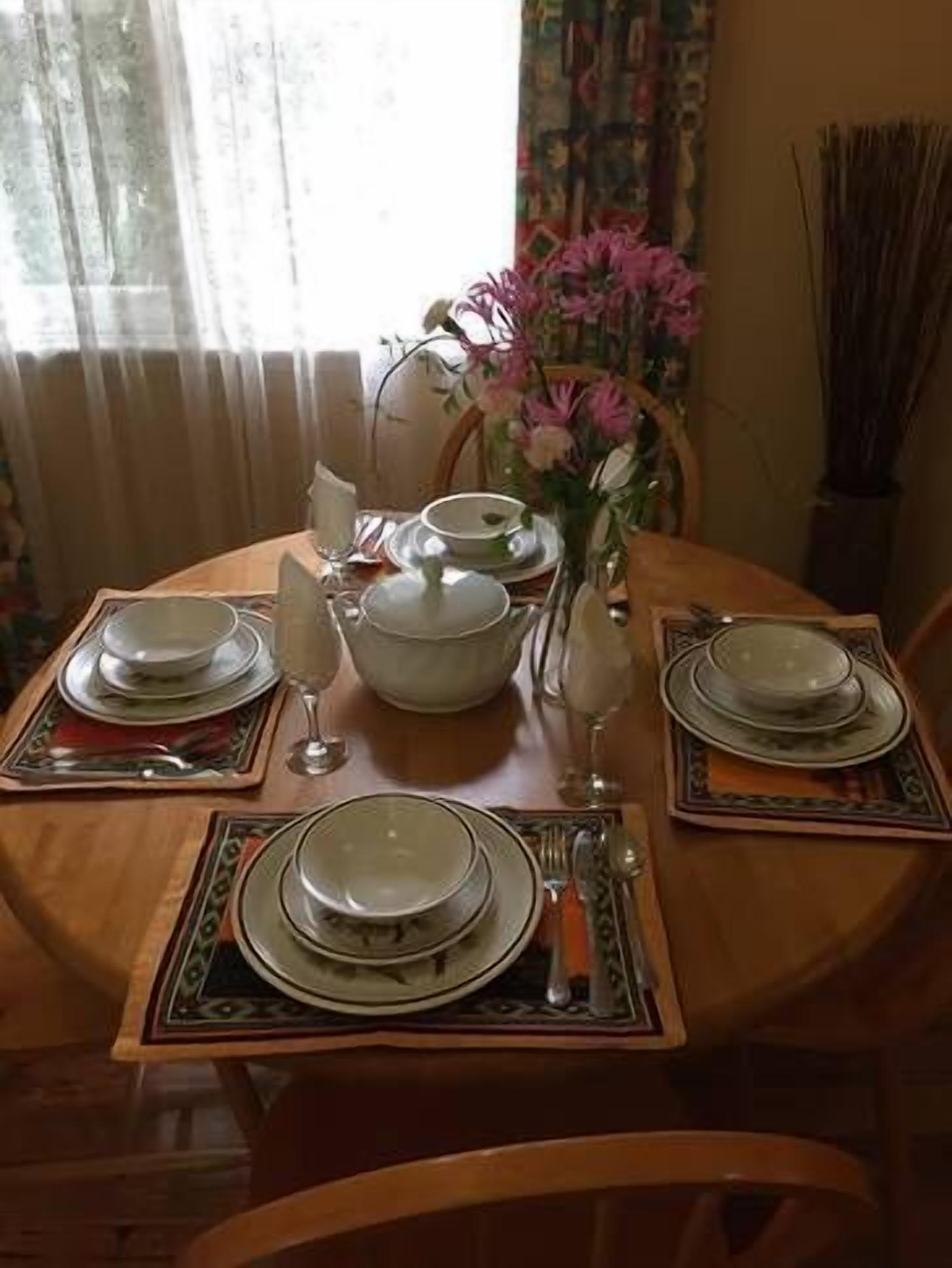 Suburban charm & great location — image 16