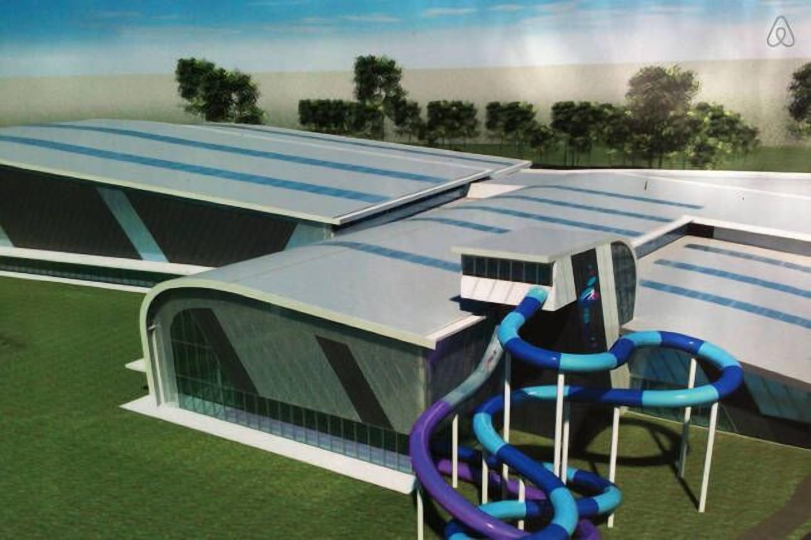 Suburban charm & great location — image 4