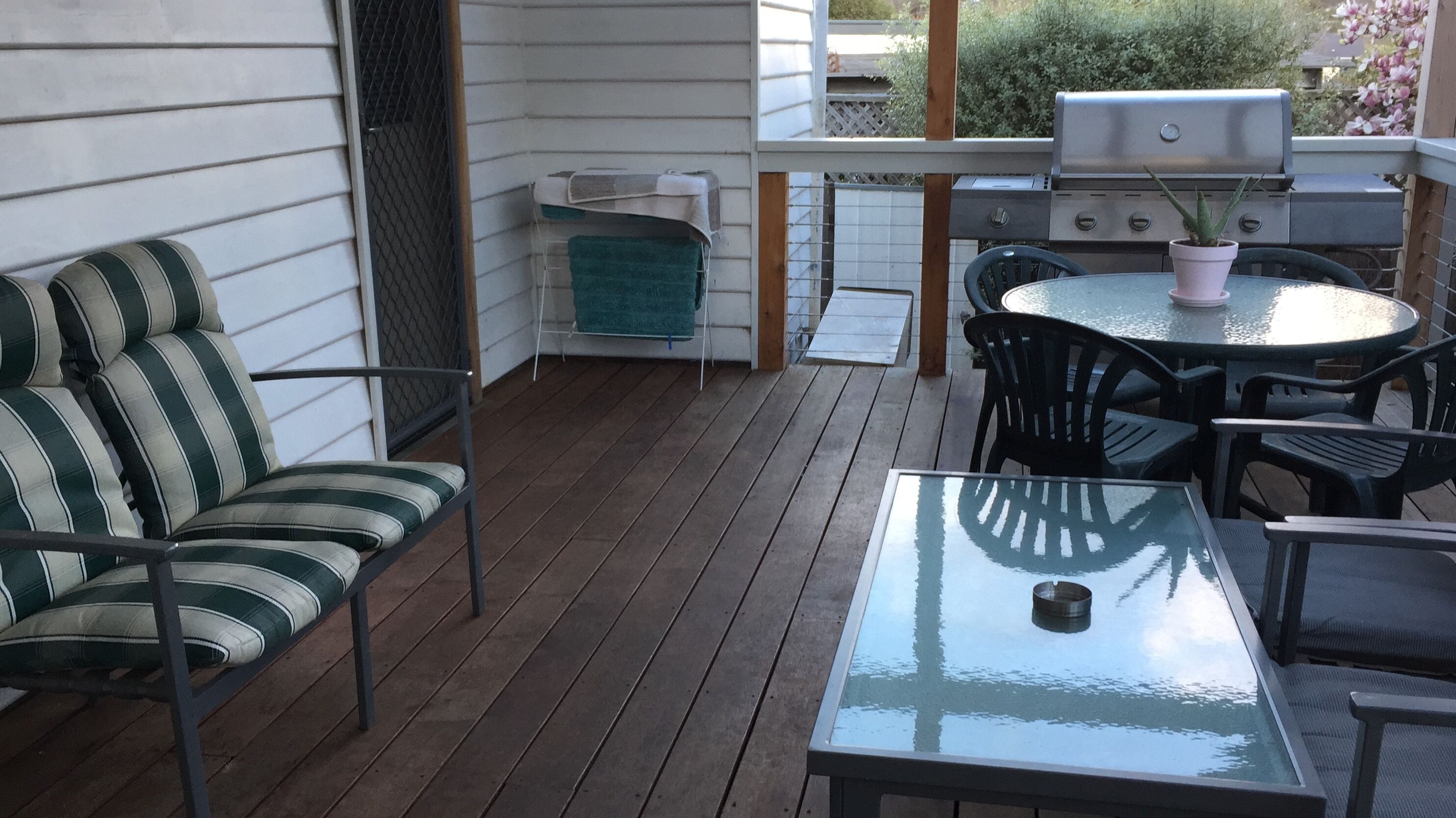 Suburban charm & great location — image 21