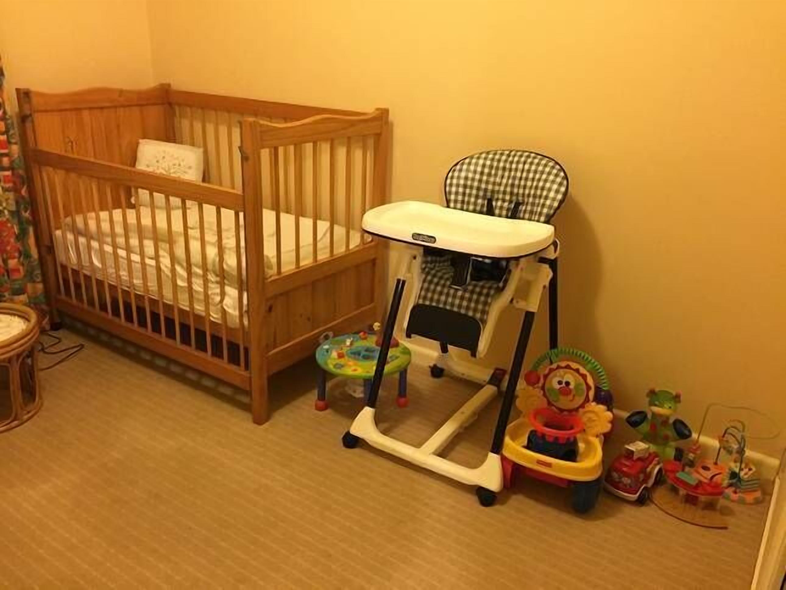 Suburban charm & great location — image 19