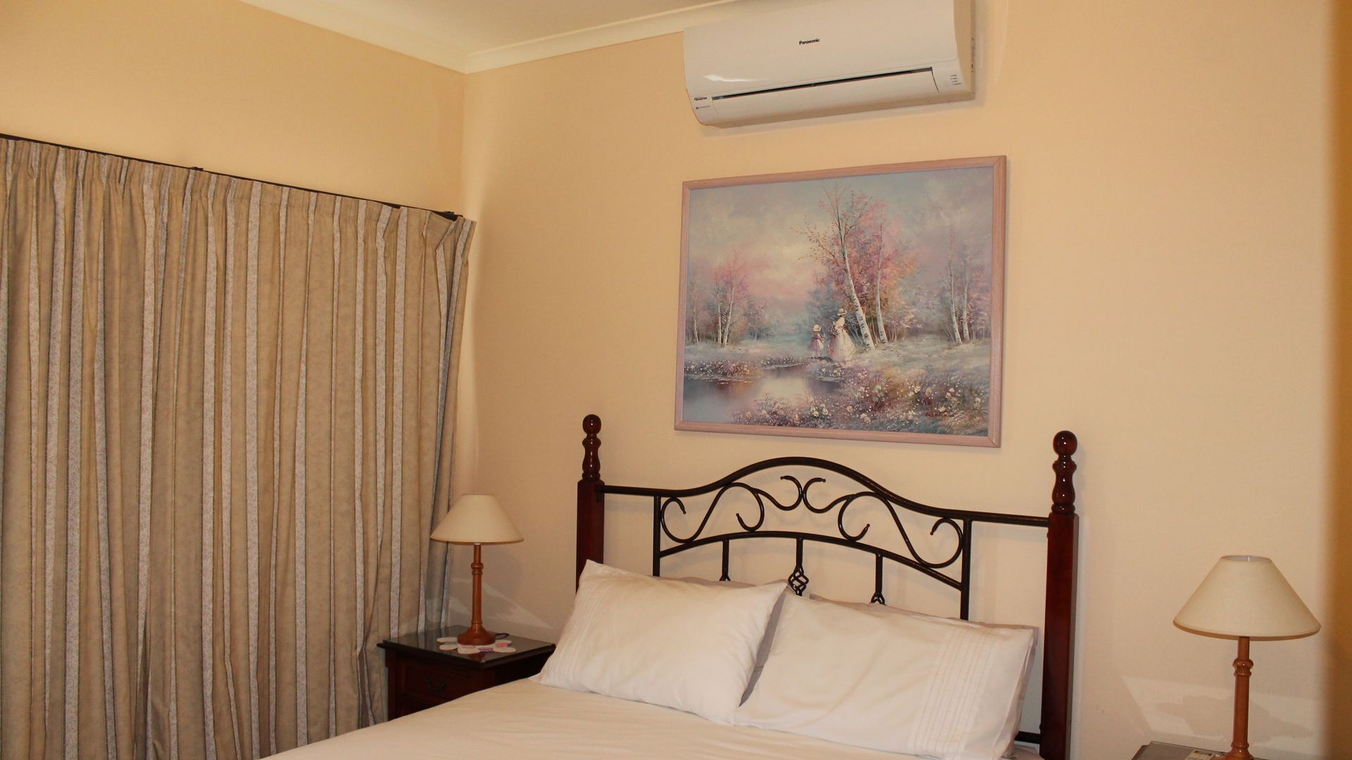 Suburban charm & great location — image 15