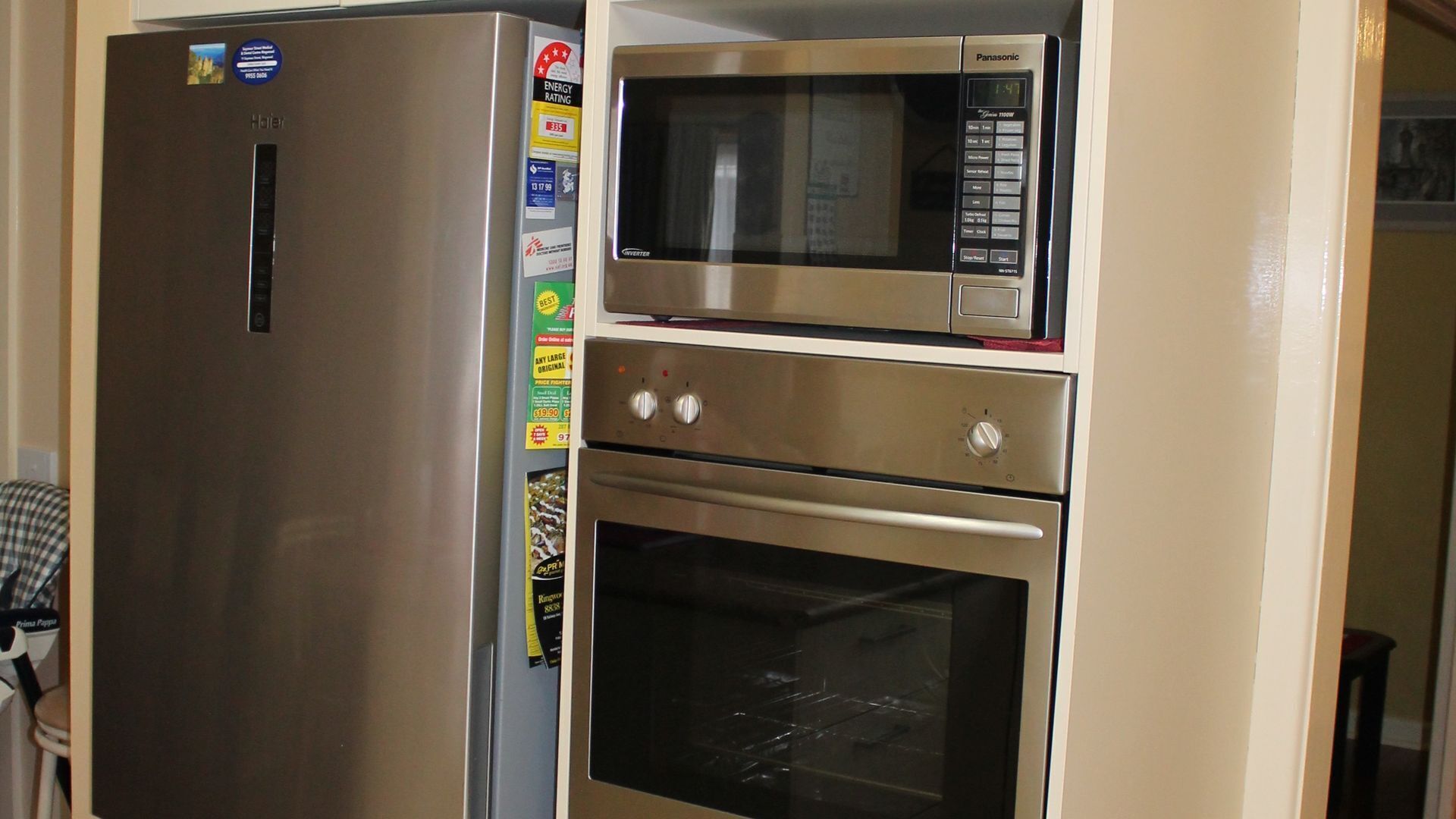 Suburban charm & great location — image 9