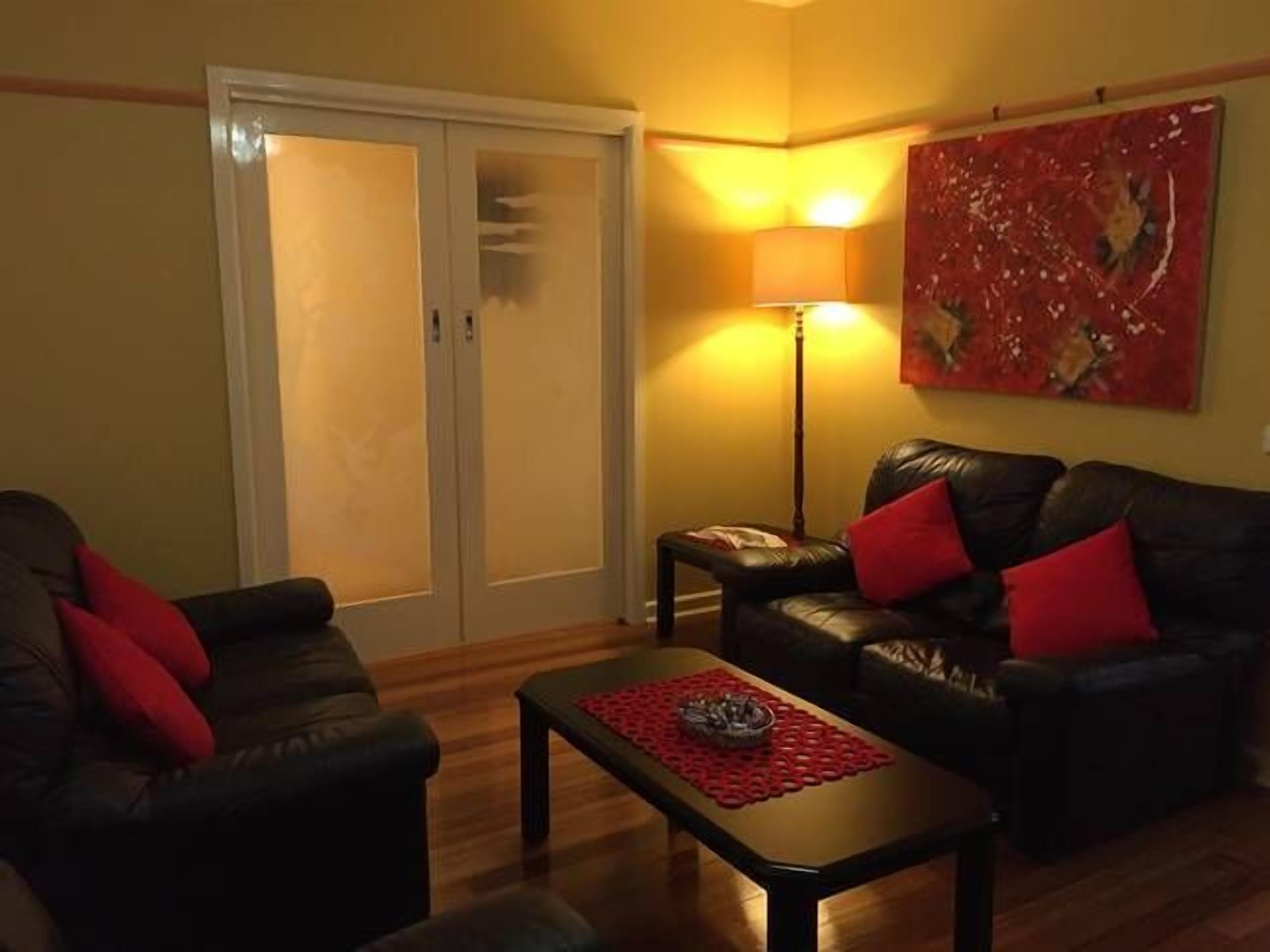 Suburban charm & great location — image 7