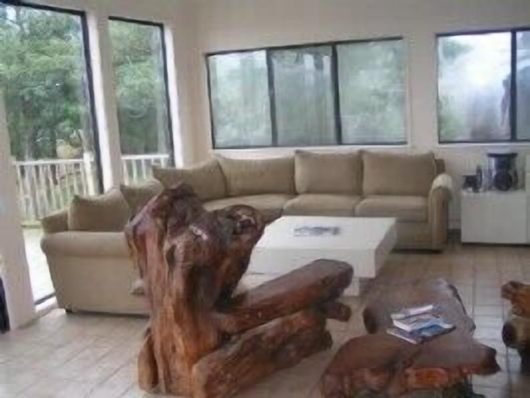 Contemporary Beach House with Vaulted Ceilings and Lots of Sunshine