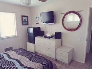 3 bedrooms, desk, iron/ironing board, free WiFi - Contemporary Beach House with Vaulted Ceilings and Lots of Sunshine (Fire Island)