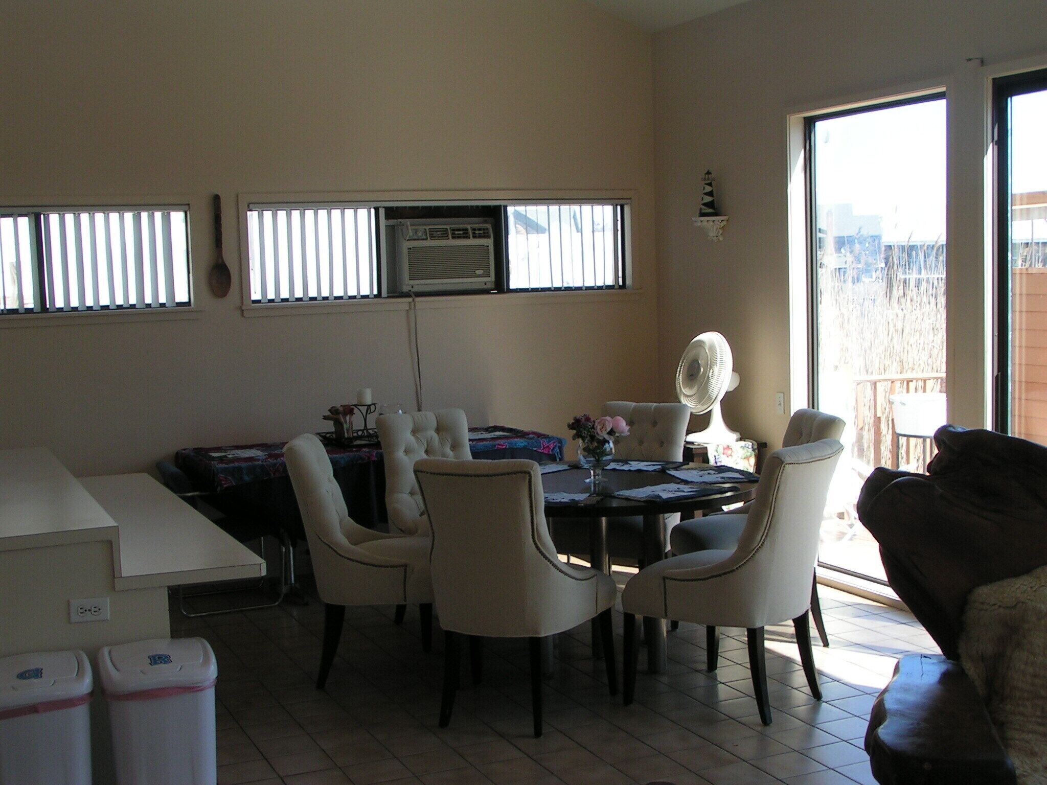 Contemporary Beach House with Vaulted Ceilings and Lots of Sunshine