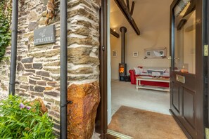 Interior - Little Gull is a beautiful barn conversion nestled in the heart of Roserrow. (Wadebridge)
