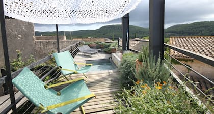 EL BOSQUE LÁCTEO, edad media y viñedos del Penedès, cerca de Sitges y Barcelona