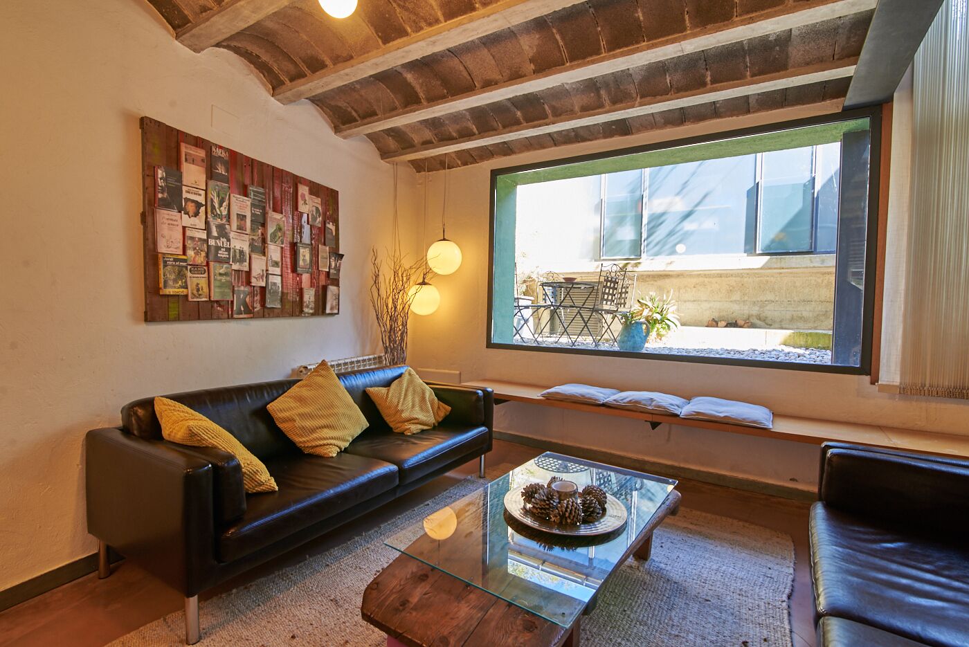 TV, fireplace, DVD player, books