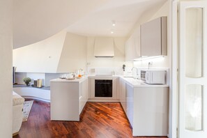 Fridge, microwave, oven, dishwasher