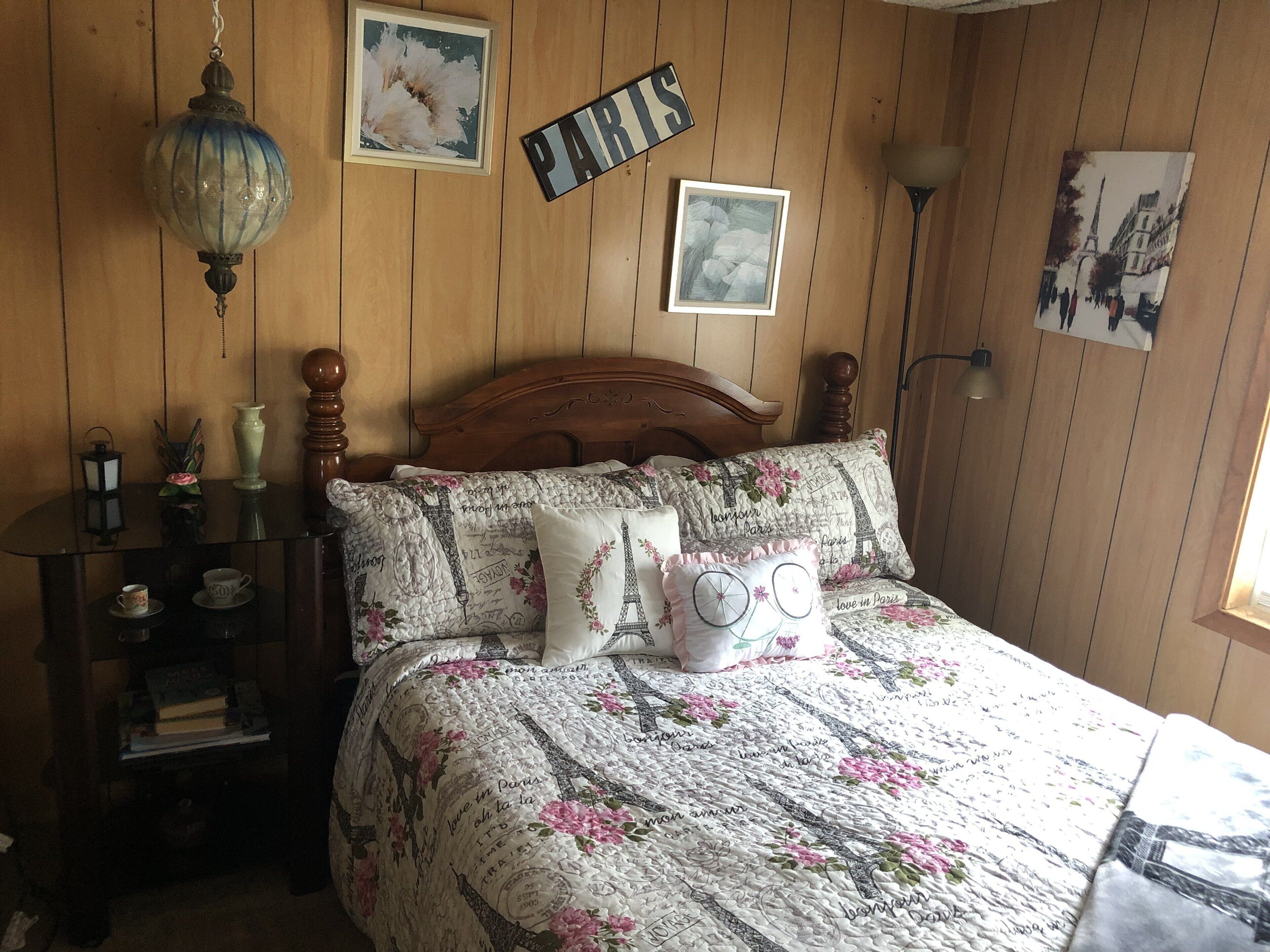 Rustic 2 BR, 1 Bath Cottage With Private Beach Access To Lake Huron