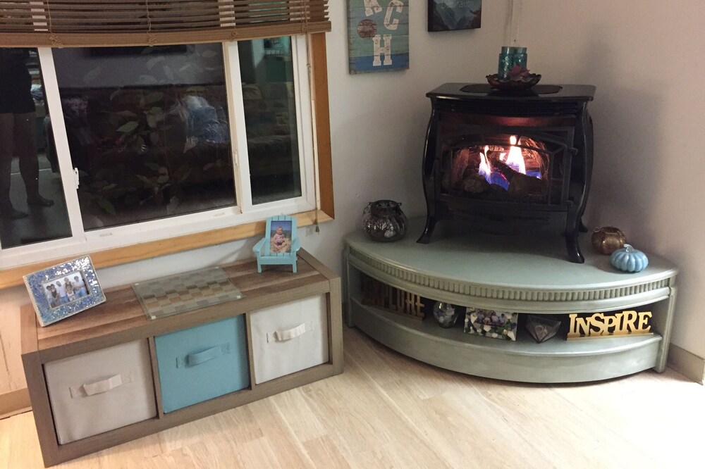 Rustic 2 BR, 1 Bath Cottage With Private Beach Access To Lake Huron