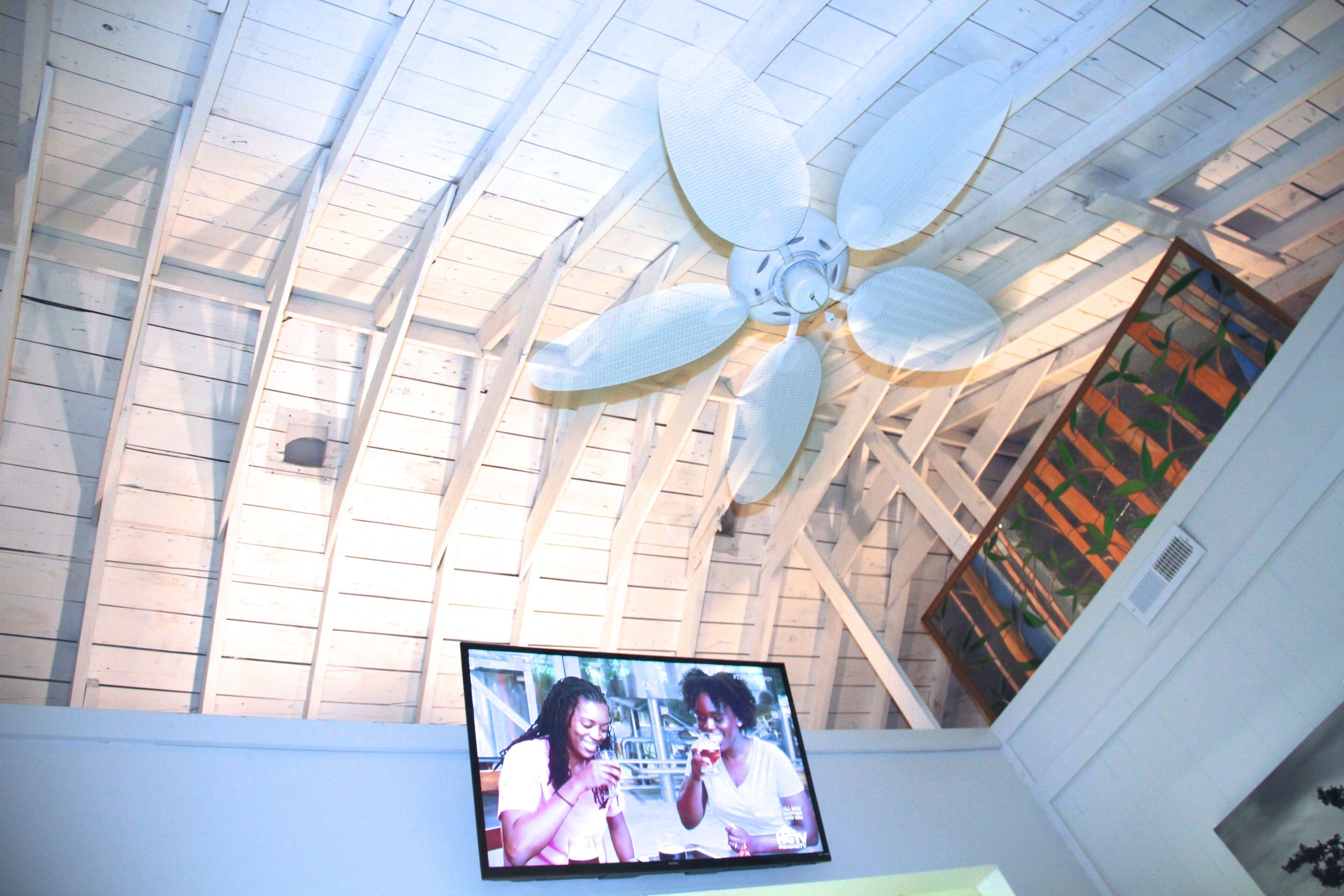 Rustic 2 BR, 1 Bath Cottage With Private Beach Access To Lake Huron