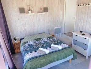 2 bedrooms, iron/ironing board, free WiFi, bed sheets