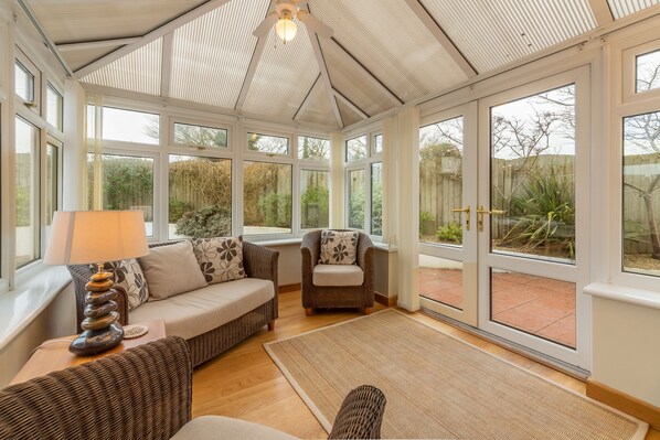 Télévision, lecteur de DVD, chaîne hi-fi