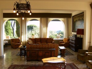 TV, fireplace, foosball, books