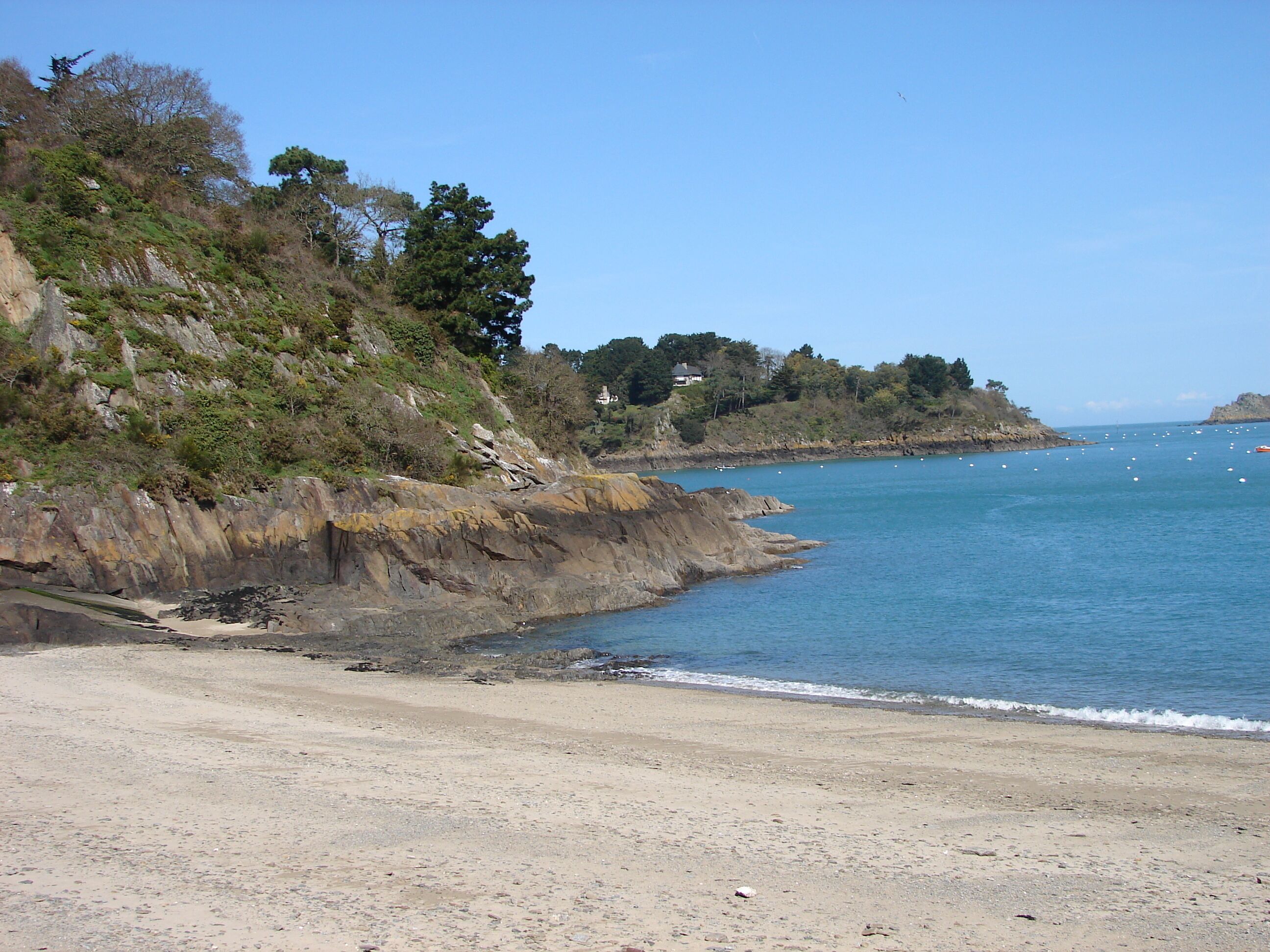Vlak bij het strand, ligstoelen
