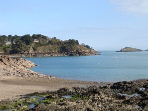 Plage à proximité, chaises longues