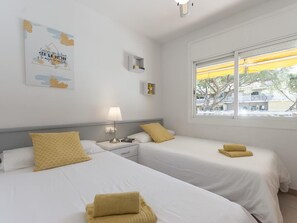 3 chambres, fer et planche à repasser, accès Internet, draps fournis