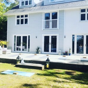 Exterior detail - 5 Bed New England style Home five minutes from Sandbanks Beach + The New Forest (Poole)