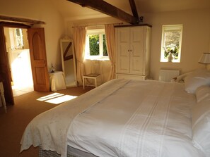 1 chambre, fer et planche à repasser, accès au Wi-Fi (inclus)