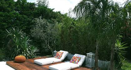 Logement indépendant dans belle villa avec piscine, véritable havre de paix