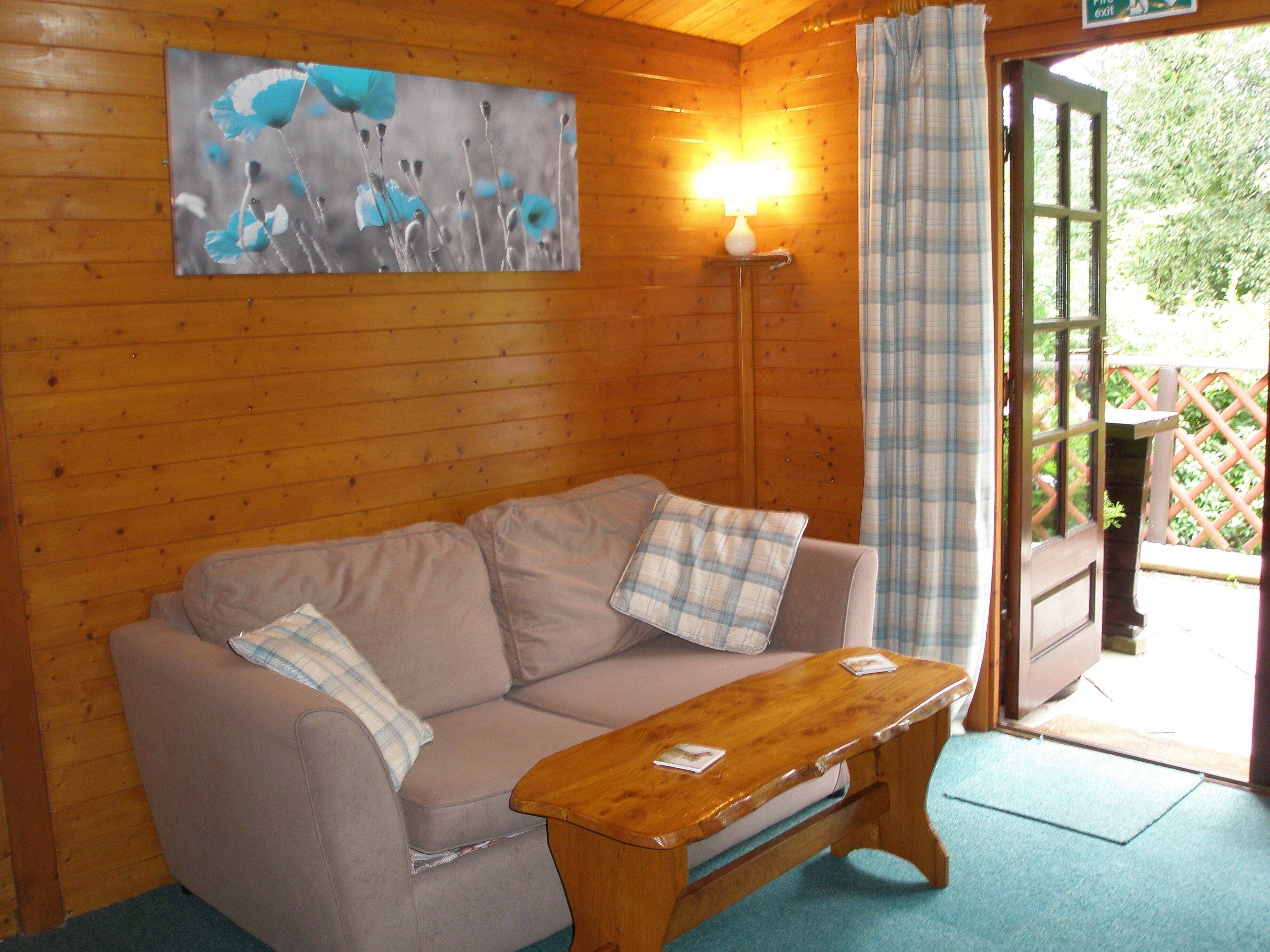  LLWYNAU FARM, CASTELLAU, LLANTRISANT - 12 MILES FROM CARDIFF