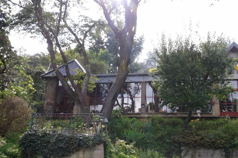House / Loft- In a green bath with a view of the city-Welcome to the Lavoir!