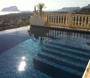 Piscine extérieure, piscine chauffée
