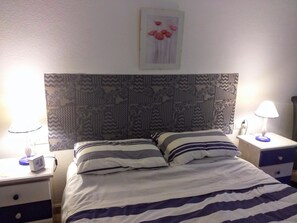 2 bedrooms, in-room safe, iron/ironing board, free WiFi