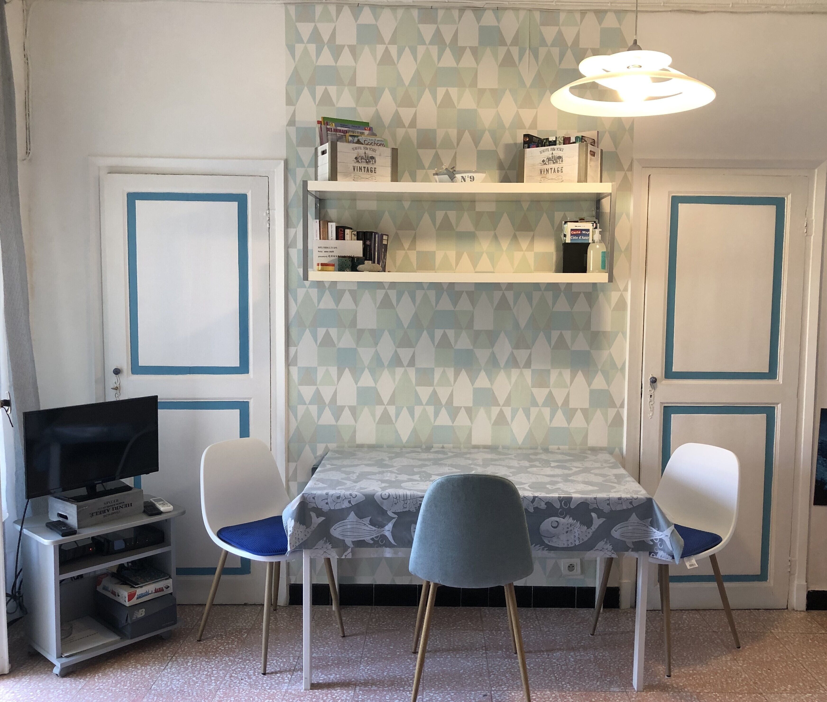 BLUE NEST OF THE ARTISTS-CHARMING STUDIO-FREE WIFI-Menton in avenue Felix Faure
