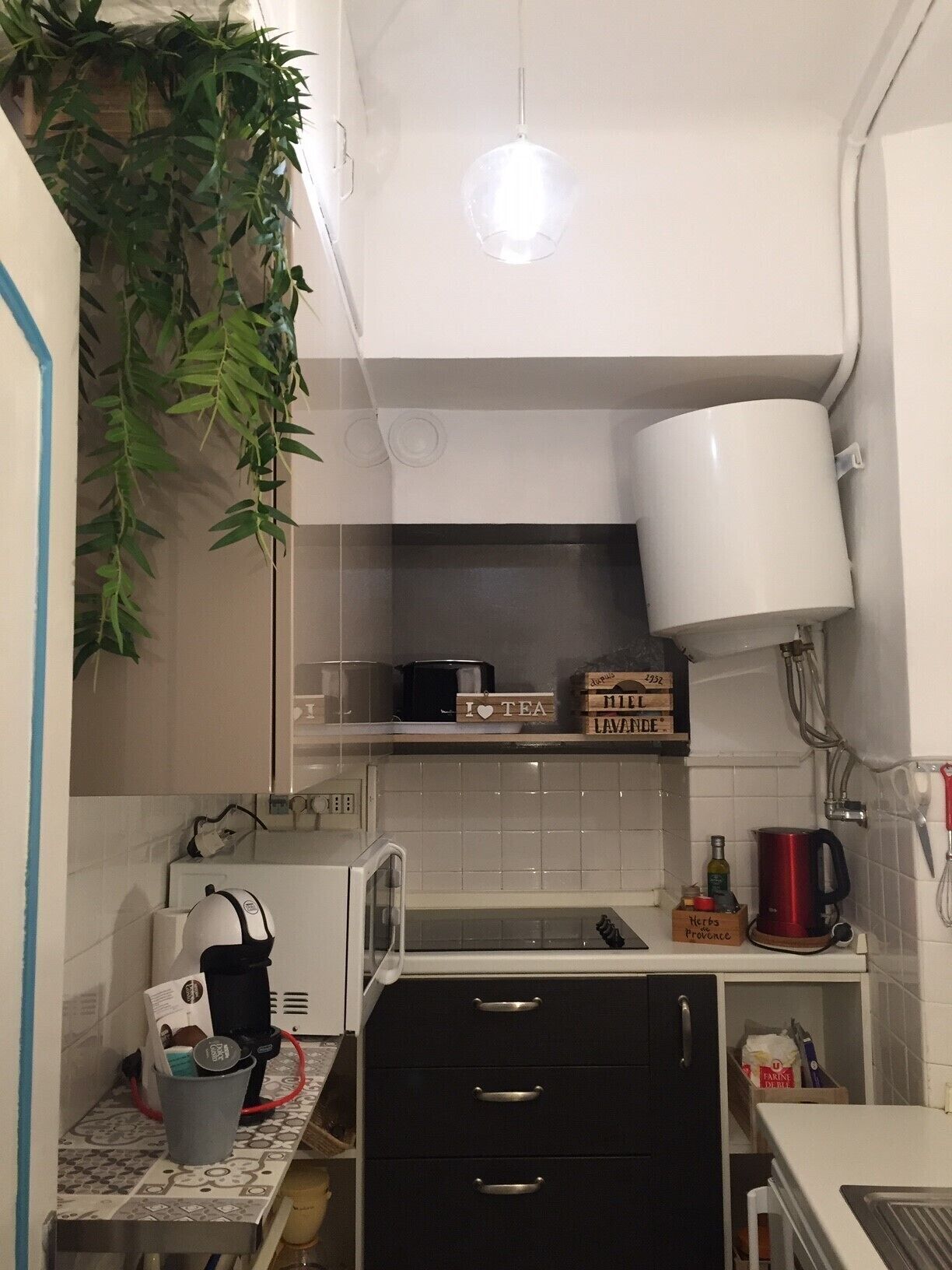 BLUE NEST OF THE ARTISTS-CHARMING STUDIO-FREE WIFI-Menton in avenue Felix Faure