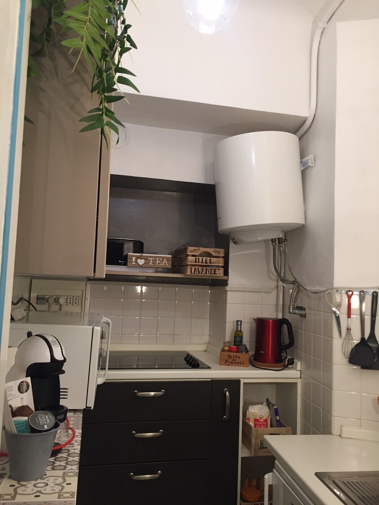 BLUE NEST OF THE ARTISTS-CHARMING STUDIO-FREE WIFI-Menton in avenue Felix Faure