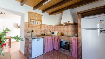 KylskÄp, mikrovÄgsugn, ugn och spishÀll