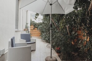 Terrace/patio - Apartment in garden a few steps from the sea from the historic centre (Cefalù)
