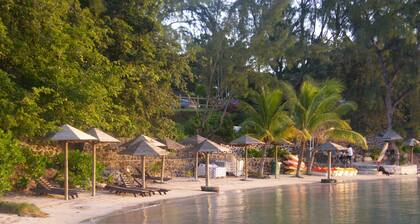 Modern villa 4 bedrooms with en-suite bathrooms pool BBQ beach amenities nearby