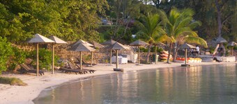 Modern villa 4 bedrooms with en-suite bathrooms pool BBQ beach amenities nearby