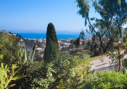 Residential flat with terrace, garden, view on the sea, privative entrance